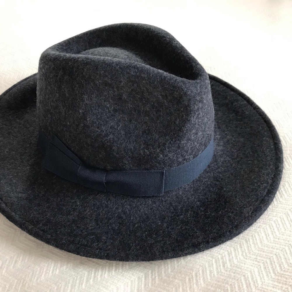 Western hat with grosgrain trim